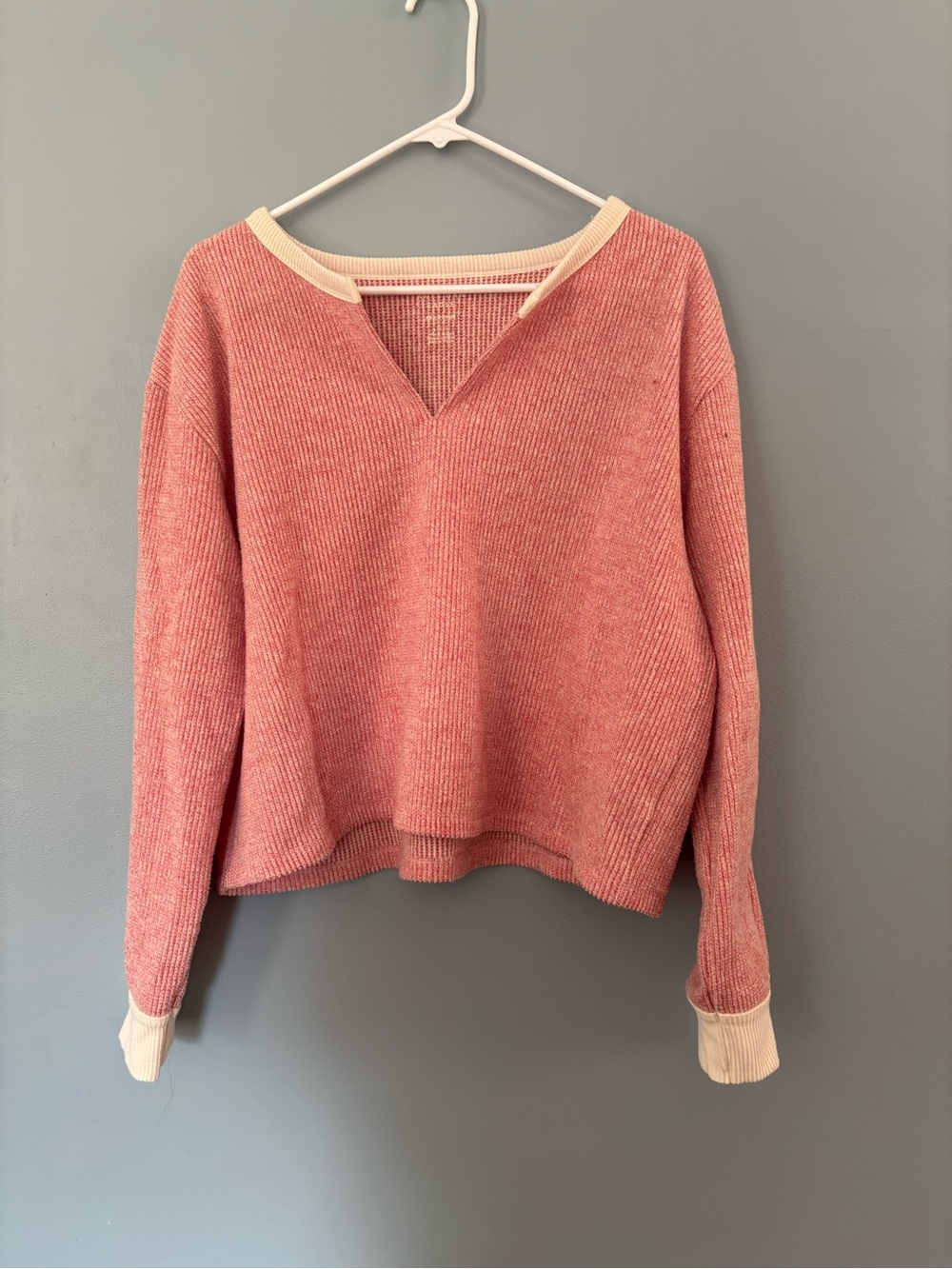 American Eagle Outfitters Rose Pink V-Neck Ribbed Pullover with Cream Trim - SET